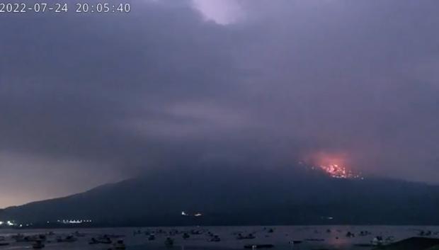 Erupción del volcán Sakurajima, en la ciudad de Kagoshima de Japón