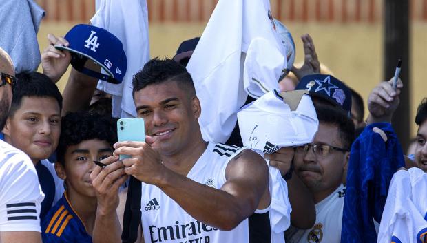 Casemiro, haciéndose fotos durante la pretemporada del Real Madrid en Estados Unidos