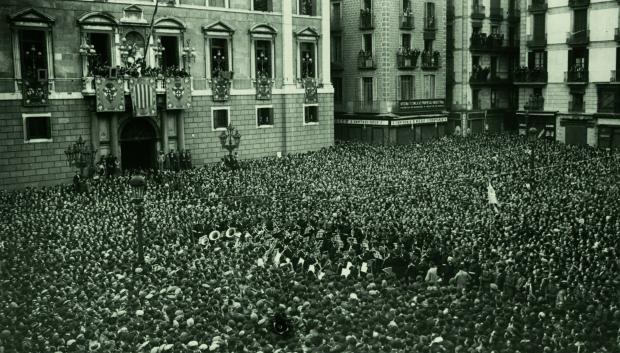 Proclamación de la Segunda República en la plaza de San Jaime de Barcelona