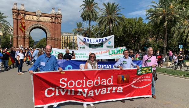 Sociedad Civil Navarra asiste a la manifestación en Barcelona