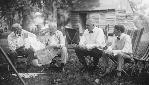 Henry Ford, Thomas Edison , Harvey Firestone y Warren Gamaliel Harding en 1921