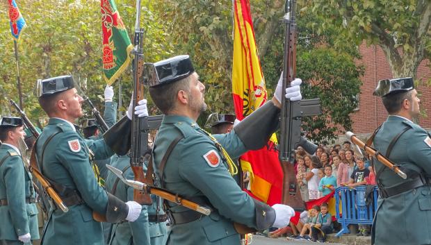 Guardias civiles durante un desfile del 12 de octubre en Pamplona