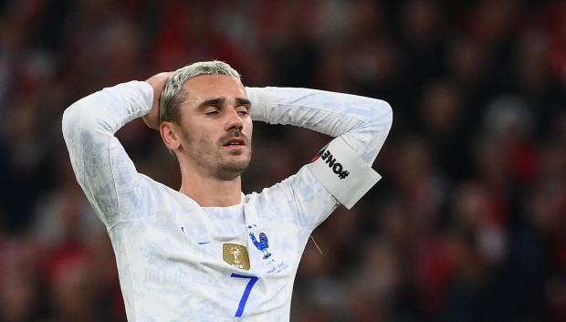 Griezmann, cabizbajo, imagen de una Francia que no ha funcionado