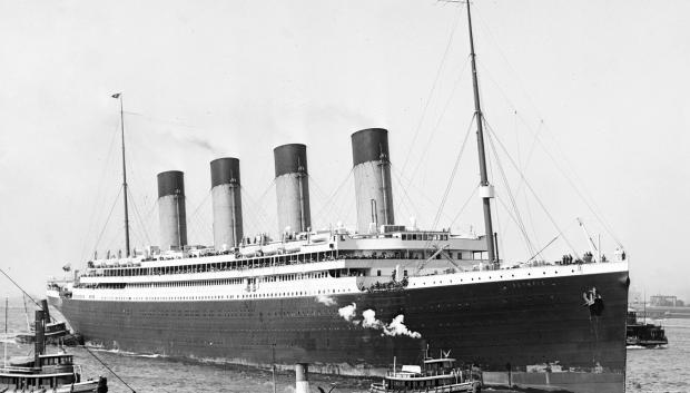 El RMS Olympic arribando a Nueva York durante su viaje inaugural, 14 de junio de 1911