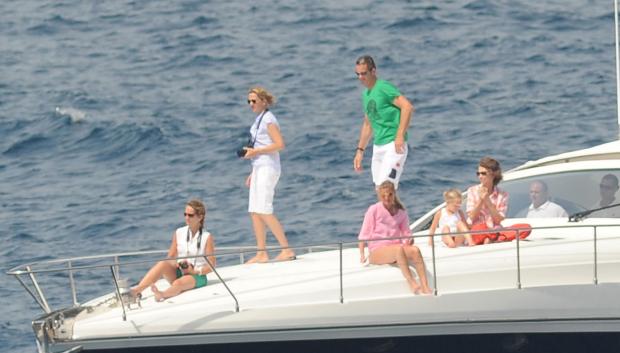 LA REINA DE ESPAÑA SOFIA DE GRECIA , LAS INFANTAS ELENA Y CRISTINA DE BORBON CON IÑAKI URDANGARIN Y SU HIJA IRENE, Y MARIA ZURITA DURANTE VACACIONES EN PALMA DE MALLORCA
12/08/2010
PALMA DE MALLORCA , ESPAÑA