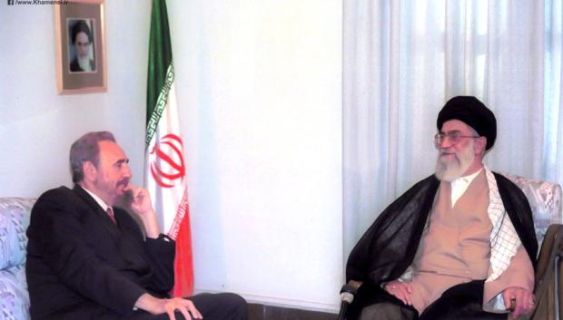 Fidel Castro y el ayatolá Ali Jamenei en Teherán, 9 de mayo de 2001