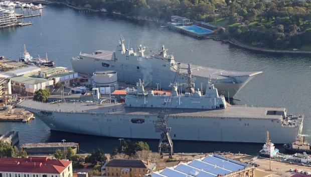 Existen dos gemelos del L-61 en la Armada australiana: El HMAS ‘Canberra’ y el HMAS ‘Adelaide’, ambos construidos en el Astillero de Ferrol