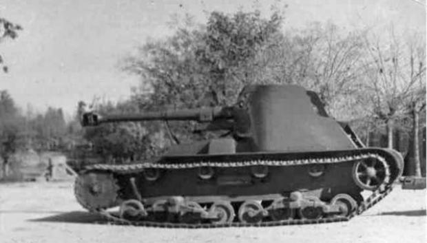 Pieza de artillería autopropulsada de 75/40 mm diseñada por el comandante Verdeja fotografiada en lugar y fecha desconocidos