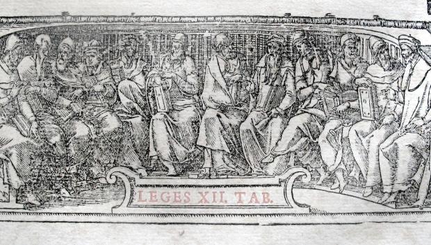 Alegoría de las XII Tablas en un ja de derecho del siglo XVI