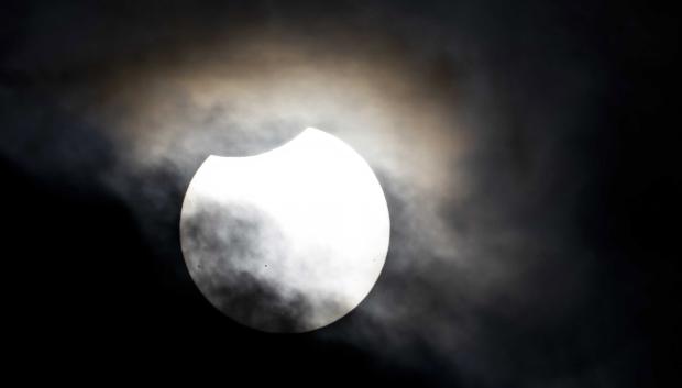 Eclipse solar parcial desde Huddersfield, Reino Unido
