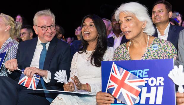 LONDON, UNITED KINGDOM - AUGUST 31: Michael Gove (L), Rishi Sunak's wife Akshata Murty (C) and mother Usha Sunak (R) sit in the audience during the final Conservative leadership election hustings in London, United Kingdom on August 31, 2022. The winner of the Conservative Party leadership contest to replace Boris Johnson and become Britain's next prime minister is set to be announced on 5 September. Wiktor Szymanowicz / Anadolu Agency (Photo by Wiktor Szymanowicz / ANADOLU AGENCY / Anadolu Agency via AFP)