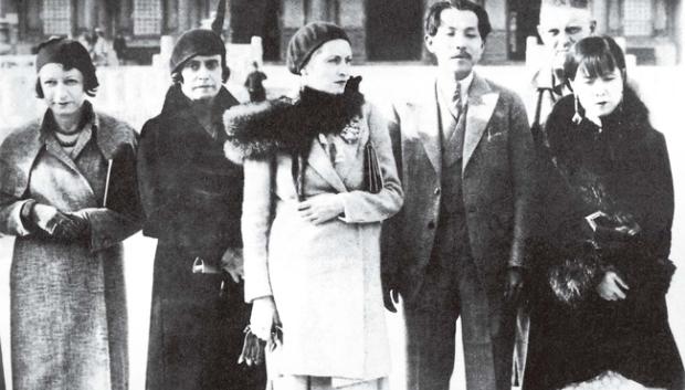 Edda Ciano en el centro de la imagen, a la derecha Zhang Xueliang