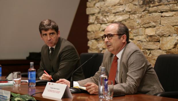 El profesor Higinio Marín, durante una conferencia en Vigo