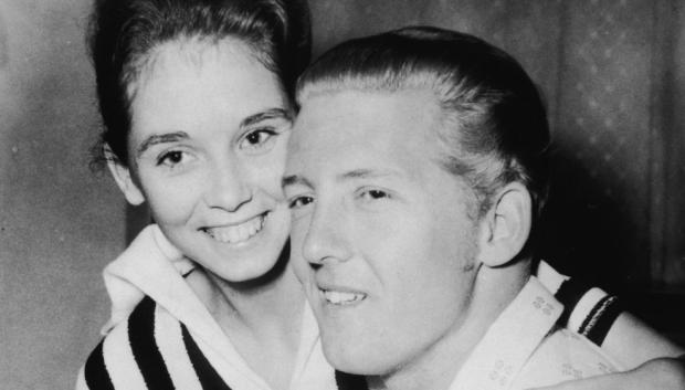 Jerry Lee Lewis con su tercera esposa, Myra, que tenía 13 años y era su prima