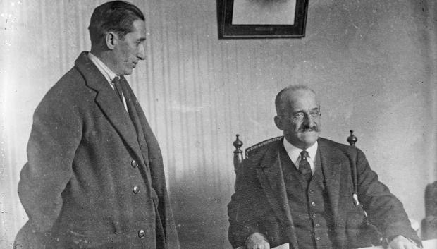 Romanones recibiendo a Ángel Pestaña en 1922