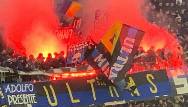 Los ultras del Inter en un partido en el Giuseppe Meazza