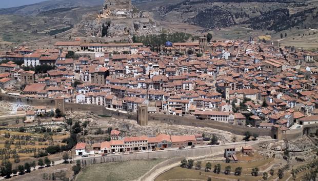 Vista del pueblo y castillo de Morella, Castellón