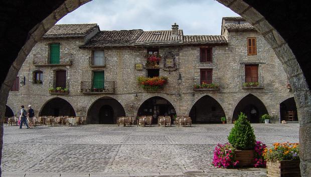 Plaza mayor de Aínsa (Huesca)