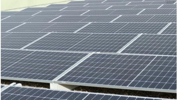 Quirónsalud Madrid ha puesto en marcha el proyecto fotovoltaico del centro que ha vestido toda la cubierta del hospital con 813 placas solare