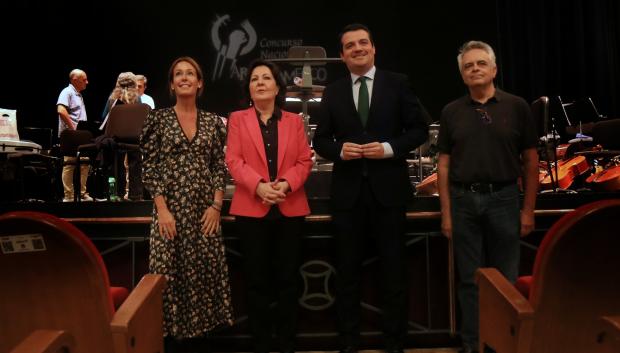 Marían Aguilar, Carmen Linares, José María Bellido y Juan Luis Pérez