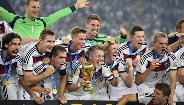 Selección alemana levantando la Copa del Mundo en Brasil, 2014