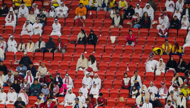 Los qataríes abandonaron en masa el partido inaugural al descanso