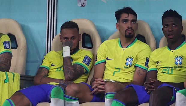 Neymar acabó el partido del debut en Qatar con lágrimas en el banquillo