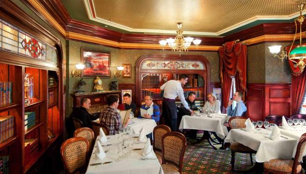 El restaurante Walts de Disneyland París ofrece un menú más elaborado y un espacio menos masificado para comer tranquilo