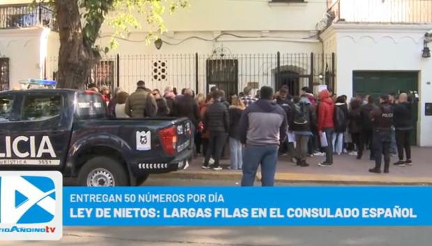 Colas en el consulado de España en Mendoza grabadas por Andino TV