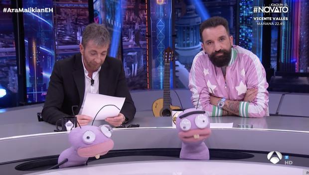 Motos lee en 'El Hormiguero' las columnas de Rajoy en 'El Debate'