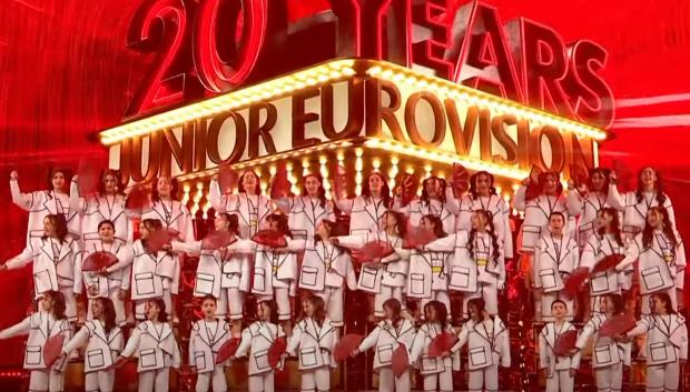 El momento de España en el homenaje a los 20 ganadores de Eurovisión Junior