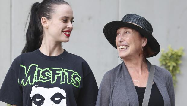 La actriz Verónica Forqué y su hija María Forque durante la presentación de la obra de teatro "La vida a palos". 05/07/2018