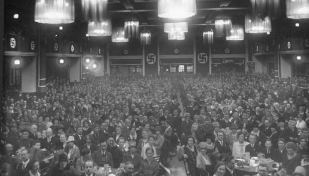 Reunión nazi en el Bürgerbräukeller (cervecería en Múnich), en torno a 1923