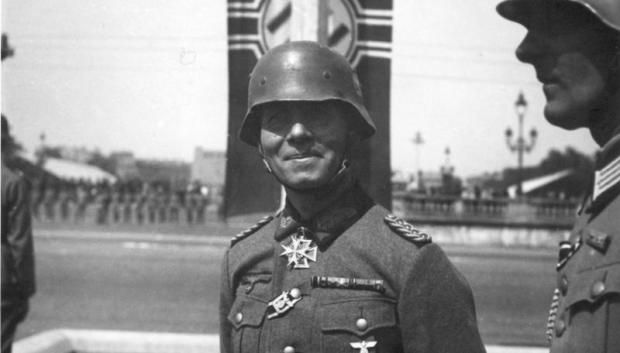 Rommel en un desfile militar en el París ocupado, en junio de 1940