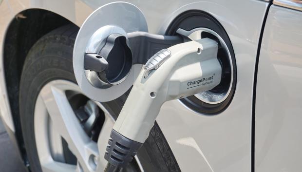 Es importante conocer la batería, el tipo de cable y los tiempos de carga de un coche eléctrico