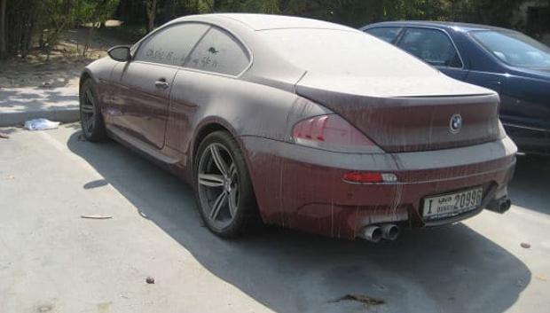 Algunos coches abandonados no acaban en el desguace