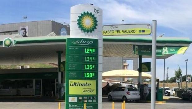 El precio del combustible encadena cinco semanas a la baja