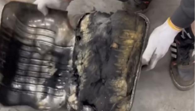 Entre el material aislante se esconden materiales preciosos como oro y platino