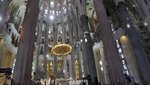 Benedicto XVI consagrando la Sagrada Familia de Barcelona