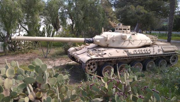 Carro de combate AMX-30 con el camuflaje del desierto. Pertenece a la colección Museográfica de La Legión en Almería