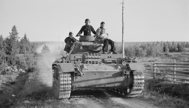 Panzer III marchando hacia Voknavolok el 1 de julio de 1941
