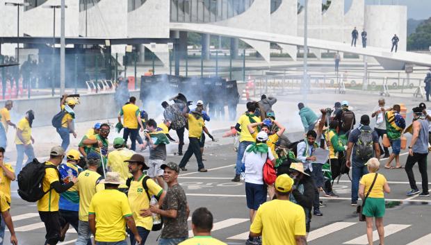 Los seguidores de Bolsonaro se han enfrentado a la seguridad del parlamento