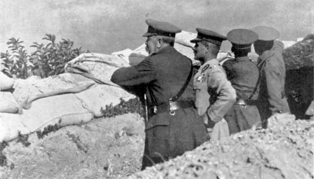 El mariscal Kitchener visita a las tropas australianas del Anzac, 1915