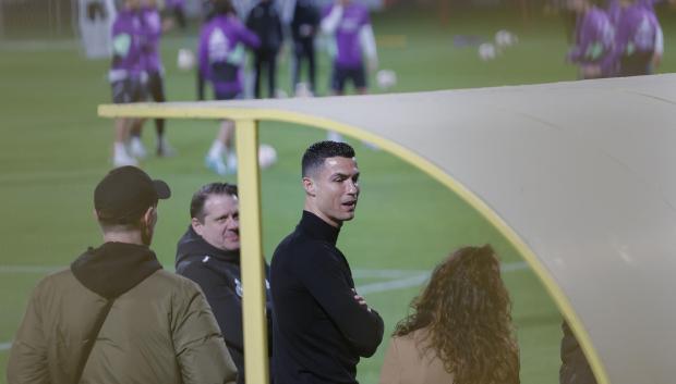 Cristiano Ronaldo ha visitado este viernes el entrenamiento del Real Madrid en Riad