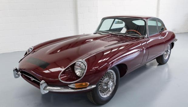 Un Jaguar convertido en eléctrico, una solución que se emplea en UK hace años, cuesta unos 20.000 euros