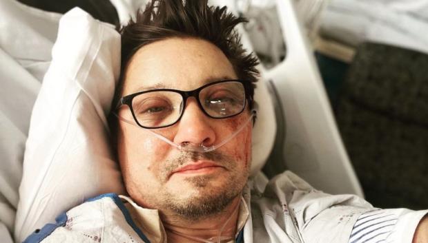 Jeremy Renners, en el hospital, en una imagen subida a su Instagram