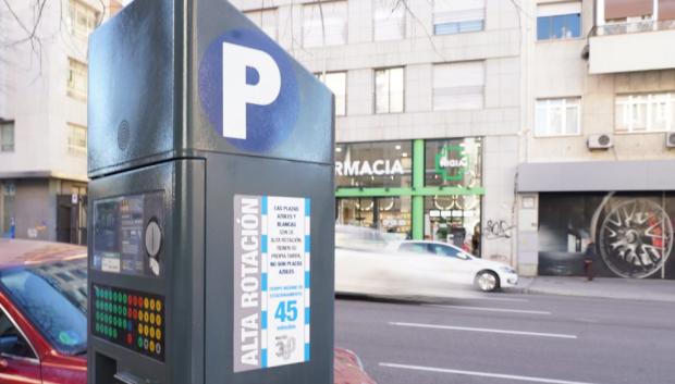 Los parquímetros de Madrid ya son incompatibles con los coches etiqueta B y C