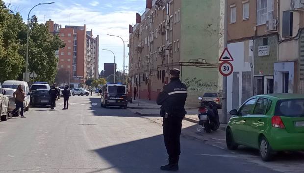 Un hombre se atrinchera y amenaza con estallar una bombona en Huelva