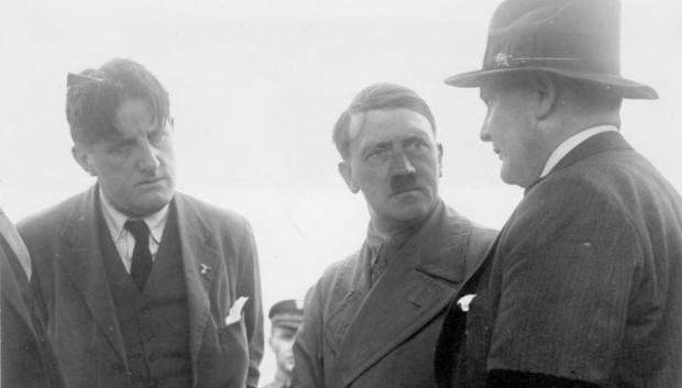 Hitler conversando con Ernst Hanfstaengl y Hermann Göring, 21 de junio de 1932