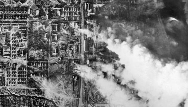 Bombardeo aéreo de la Luftwaffe alemana sobre Stalingrado en septiembre de 1942